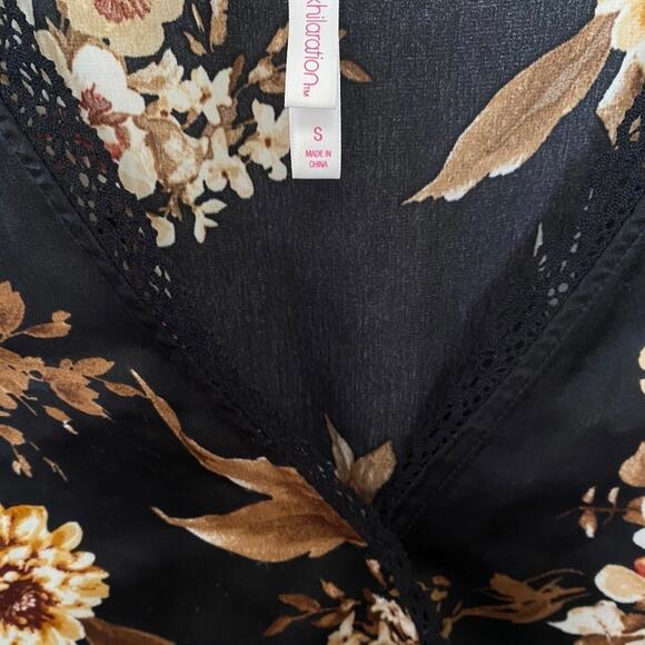 Xhilaration Long Sleeve Floral Dress with tie at waist size small - Picture 4 of 4